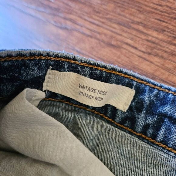 Universal Thread Vintage Midi Denim Shorts - Picture 5 of 7